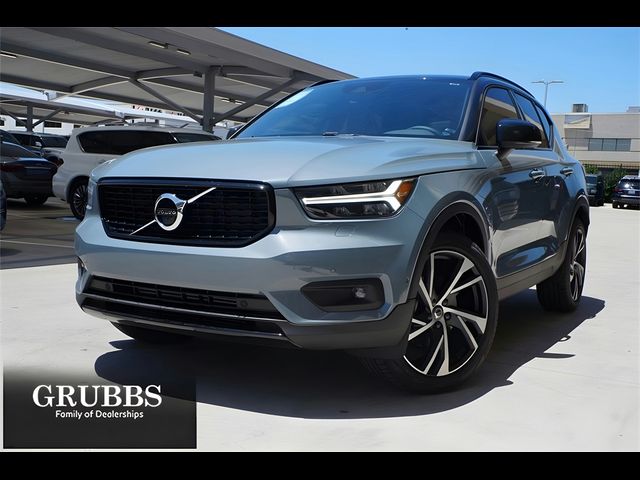 2022 Volvo XC40 R-Design