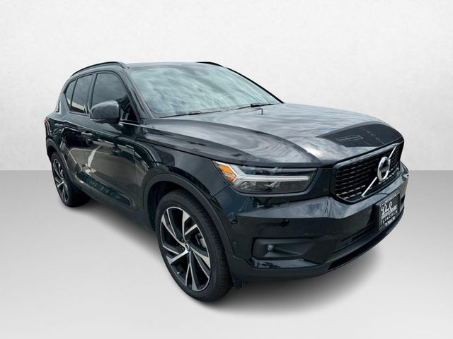 2022 Volvo XC40 R-Design