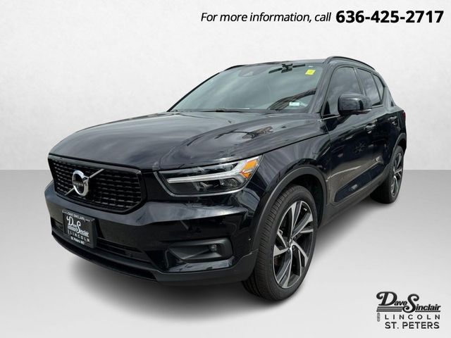 2022 Volvo XC40 R-Design