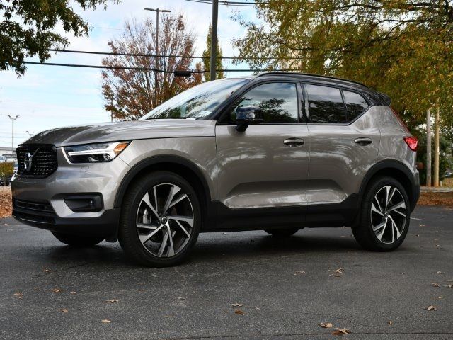 2022 Volvo XC40 R-Design