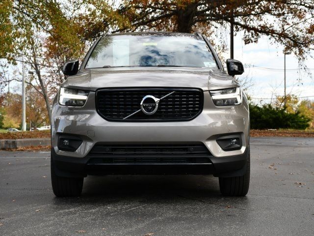 2022 Volvo XC40 R-Design