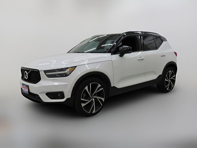 2022 Volvo XC40 R-Design