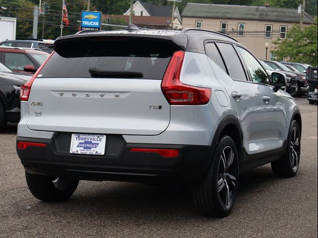 2022 Volvo XC40 R-Design