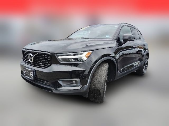 2022 Volvo XC40 R-Design