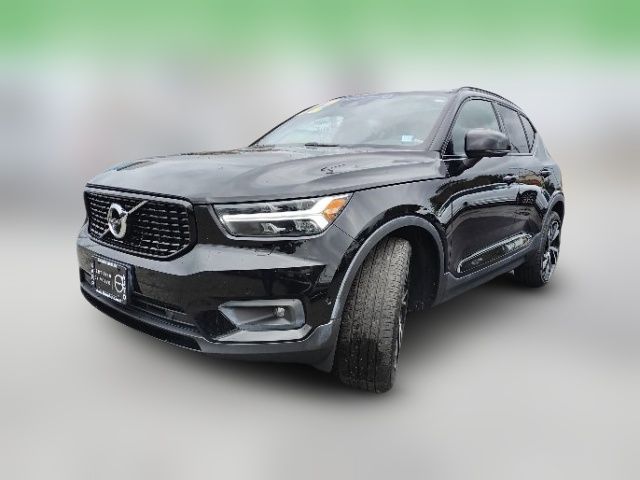 2022 Volvo XC40 R-Design