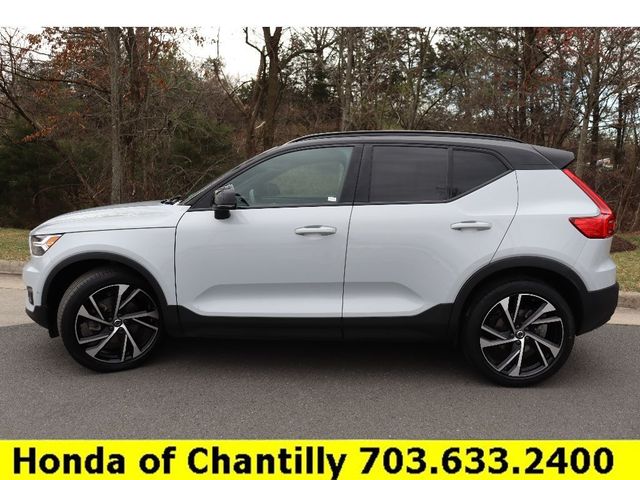 2022 Volvo XC40 R-Design