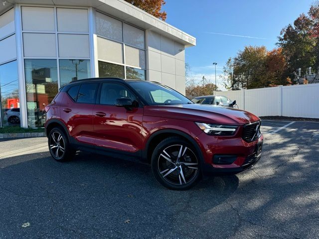 2022 Volvo XC40 R-Design