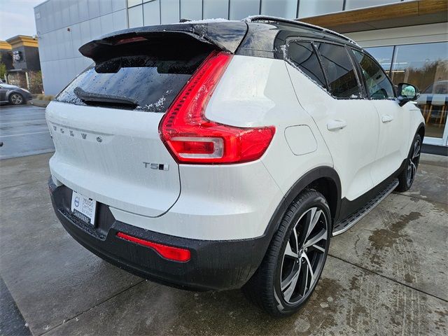 2022 Volvo XC40 R-Design