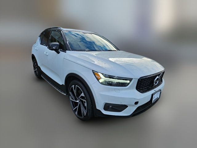 2022 Volvo XC40 R-Design