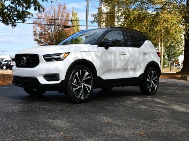 2022 Volvo XC40 R-Design