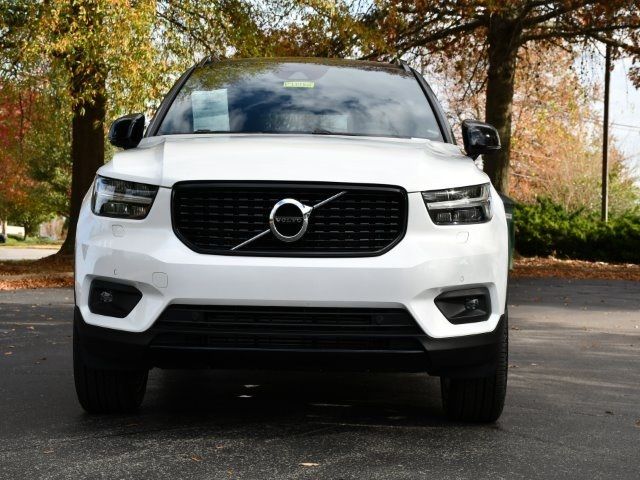 2022 Volvo XC40 R-Design