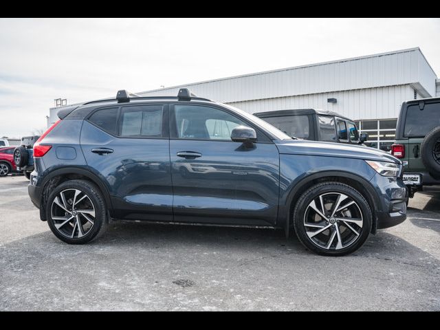 2022 Volvo XC40 R-Design