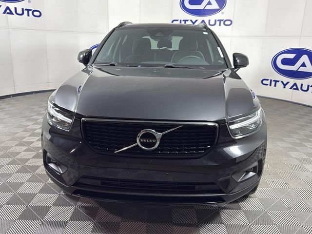 2022 Volvo XC40 R-Design