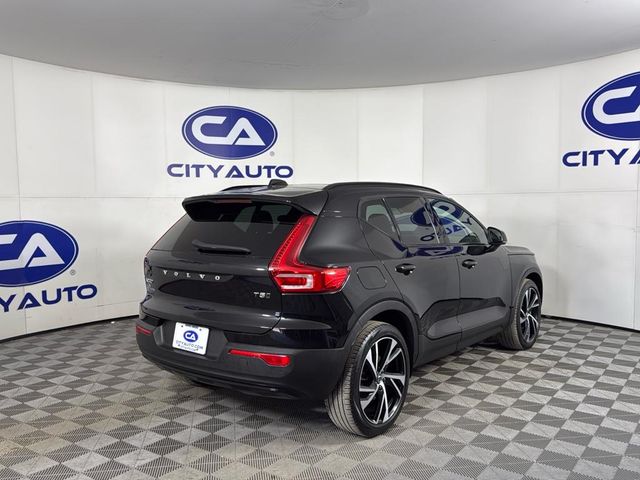 2022 Volvo XC40 R-Design