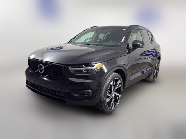 2022 Volvo XC40 R-Design