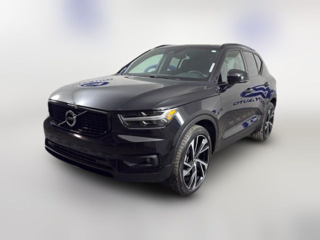 2022 Volvo XC40 R-Design