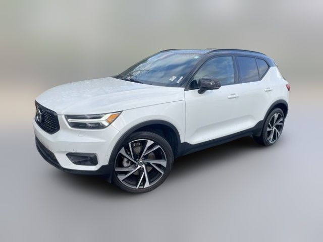 2022 Volvo XC40 R-Design