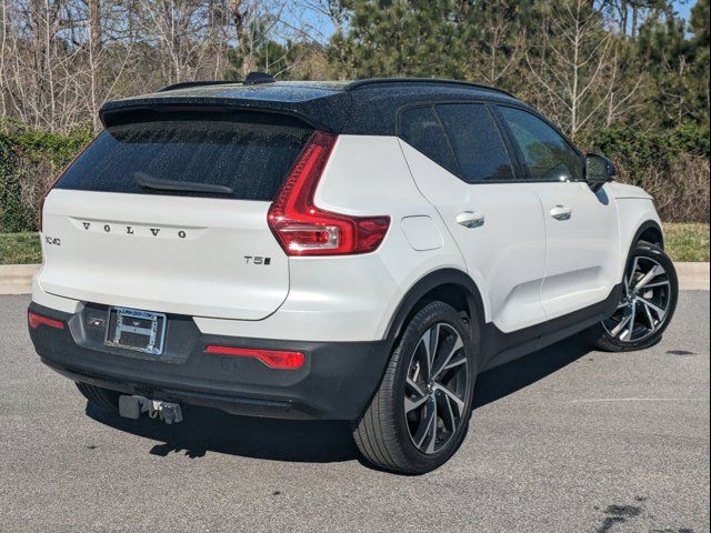2022 Volvo XC40 R-Design