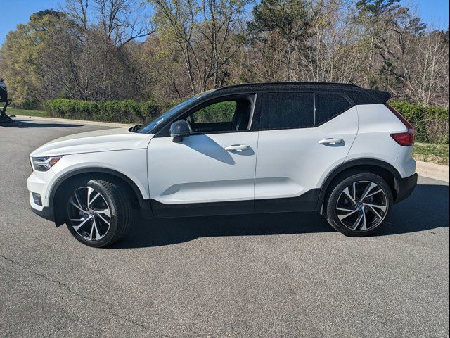 2022 Volvo XC40 R-Design