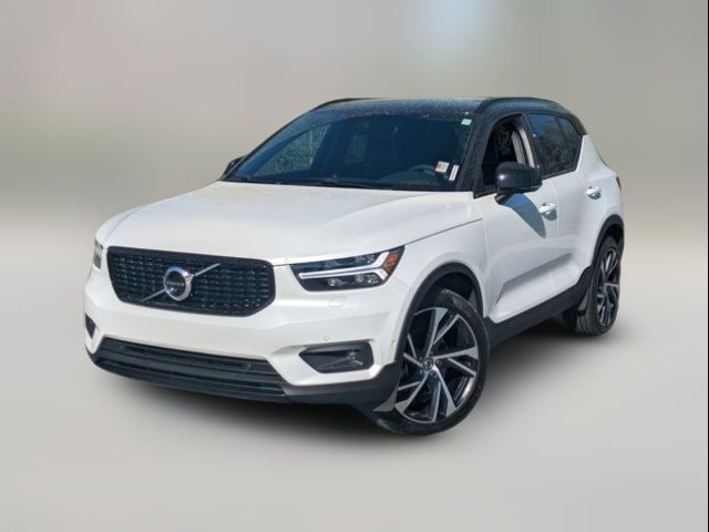 2022 Volvo XC40 R-Design