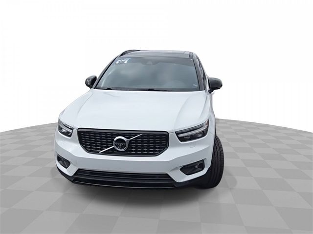 2022 Volvo XC40 R-Design