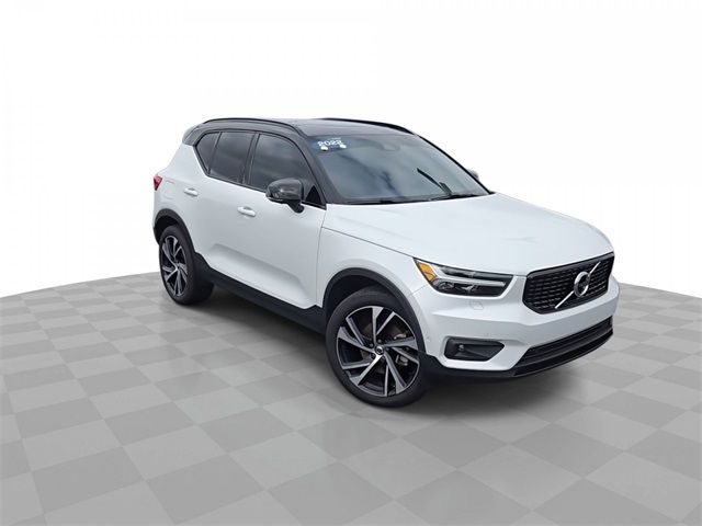 2022 Volvo XC40 R-Design