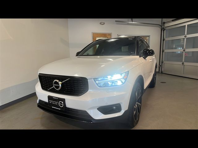 2022 Volvo XC40 R-Design