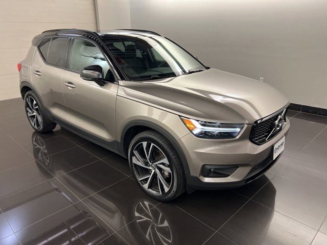 2022 Volvo XC40 R-Design