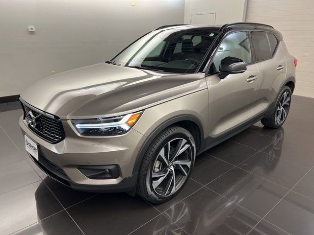 2022 Volvo XC40 R-Design