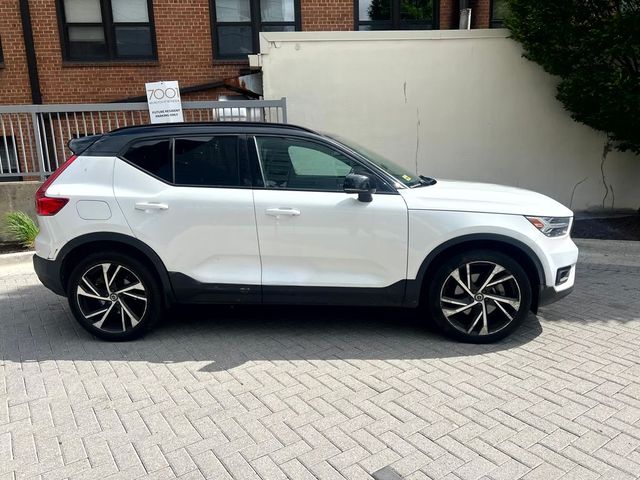 2022 Volvo XC40 R-Design