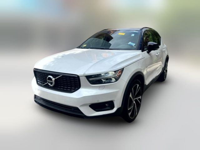 2022 Volvo XC40 R-Design