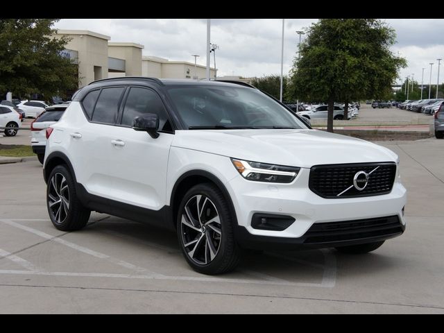 2022 Volvo XC40 R-Design