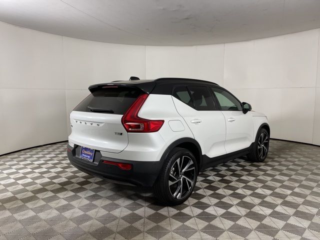 2022 Volvo XC40 R-Design