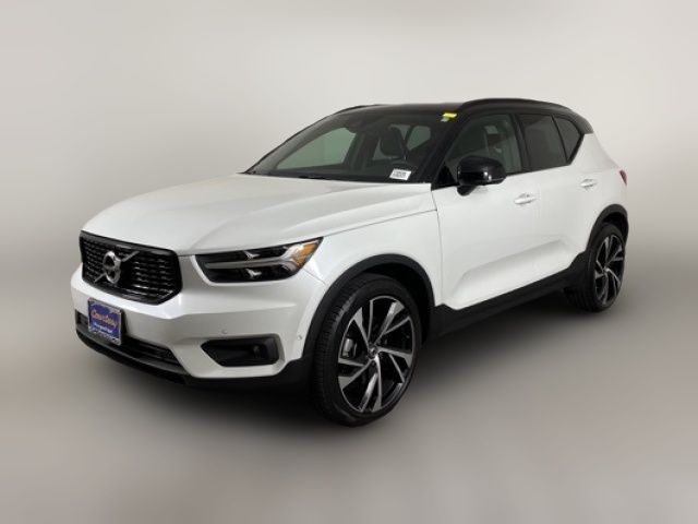 2022 Volvo XC40 R-Design