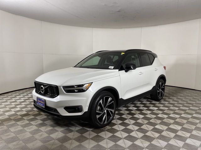 2022 Volvo XC40 R-Design