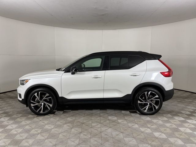 2022 Volvo XC40 R-Design