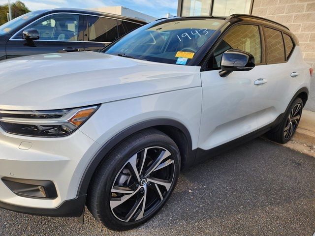 2022 Volvo XC40 R-Design