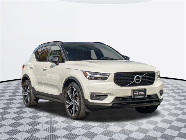 2022 Volvo XC40 R-Design