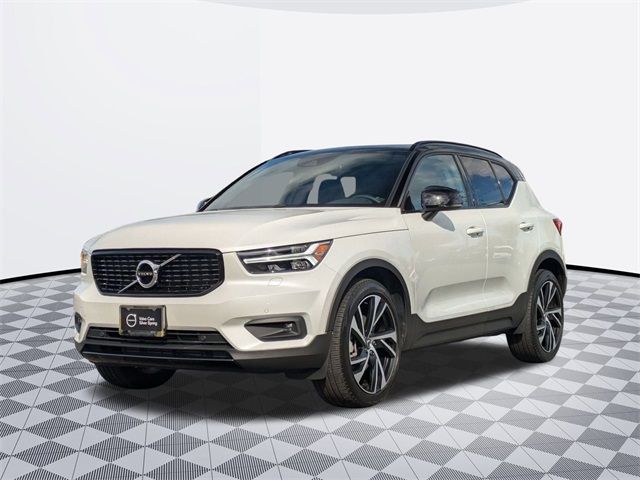 2022 Volvo XC40 R-Design