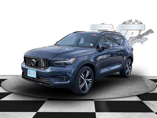 2022 Volvo XC40 R-Design