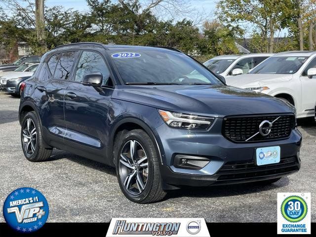 2022 Volvo XC40 R-Design