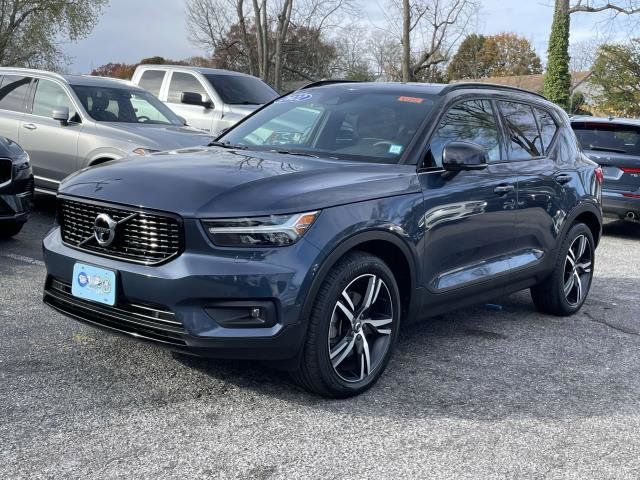 2022 Volvo XC40 R-Design