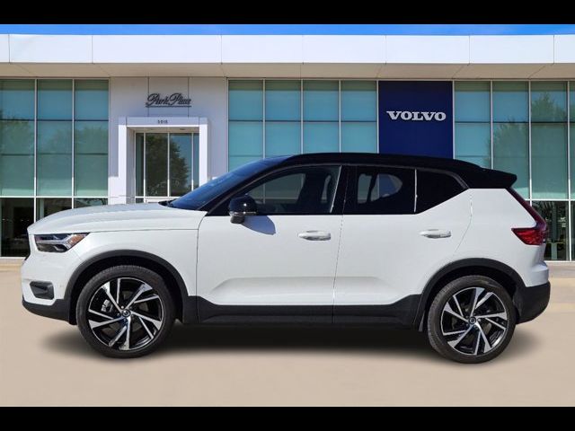 2022 Volvo XC40 R-Design