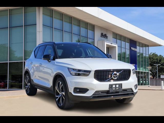 2022 Volvo XC40 R-Design