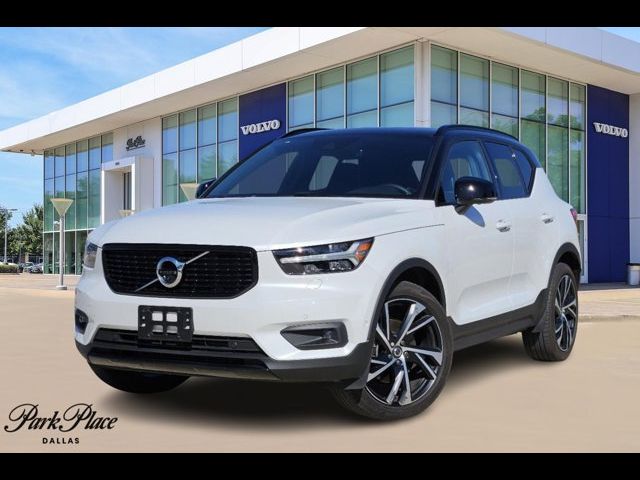 2022 Volvo XC40 R-Design