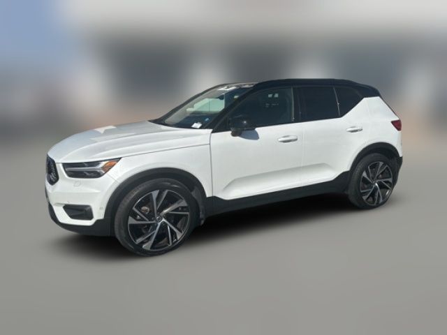 2022 Volvo XC40 R-Design