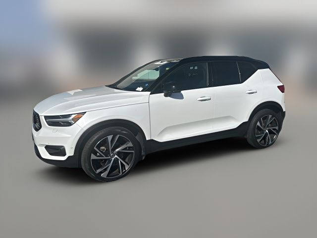 2022 Volvo XC40 R-Design