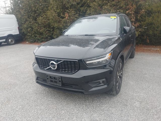 2022 Volvo XC40 R-Design