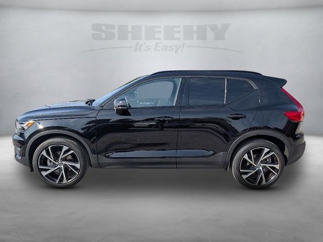 2022 Volvo XC40 R-Design