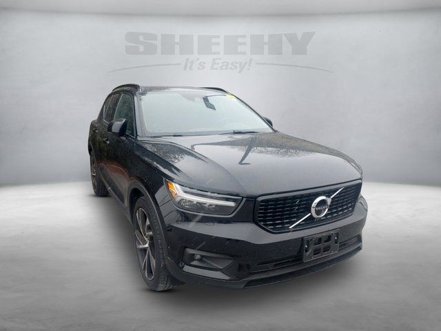 2022 Volvo XC40 R-Design